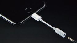 apple dropper iphone jackstik adapter / Newz.dk