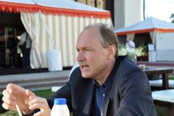 tim berners-lee www skaber decentraliseret internet kontrol data / Newz.dk
