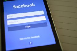 facebook kønsdiskrimination søgefunktion kvindelige venner billeder mandlige / Newz.dk