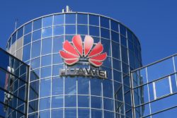 huawei storbritannien sikkerhed bekymringer problemer 3 5 år / Newz.dk