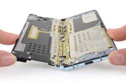 samsung galaxy fold ifixit teardown afslører fejl design hængsel skærm ødelagt / Newz.dk